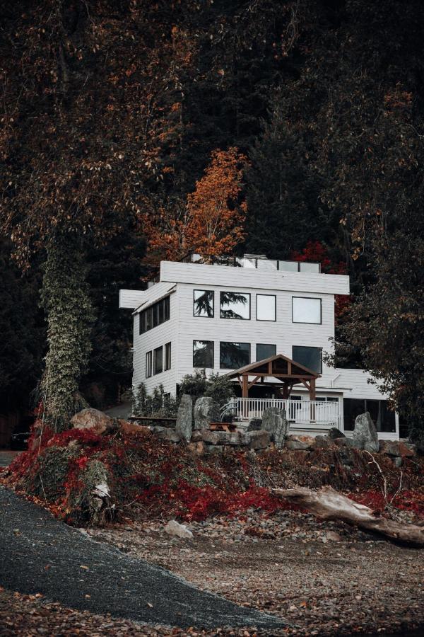 Royal Harrison Retreat Villa Harrison Hot Springs Exterior photo