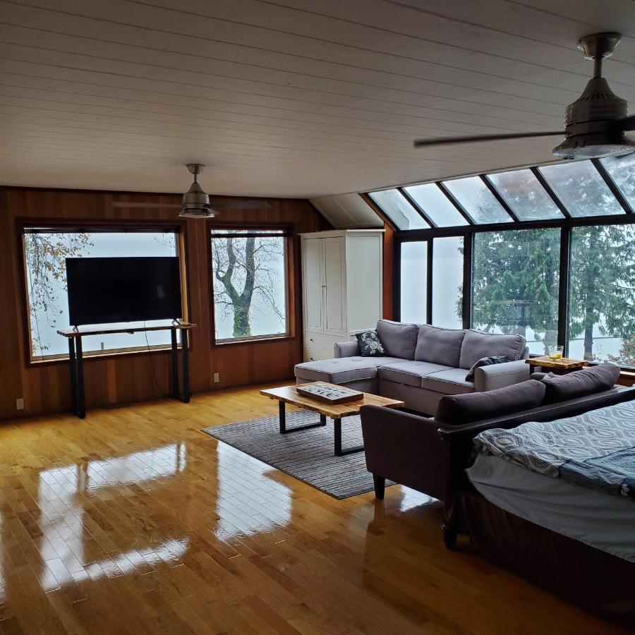Royal Harrison Retreat Villa Harrison Hot Springs Exterior photo